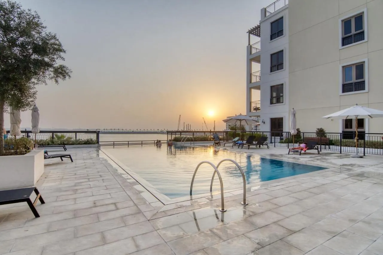 Spacious 2Br Flat, La Rive 2 Dubai 0*,