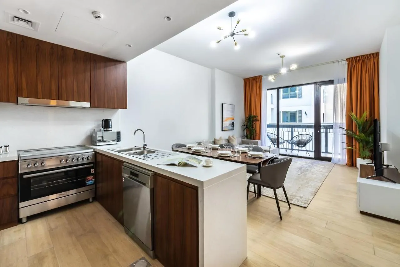 Spacious 2Br Flat, La Rive 2 Dubai Apartment