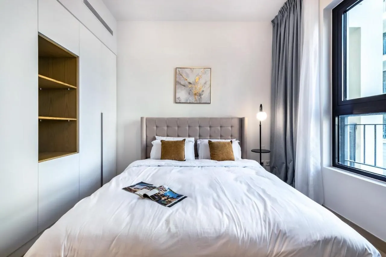 Spacious 2Br Flat, La Rive 2 Dubai Apartment