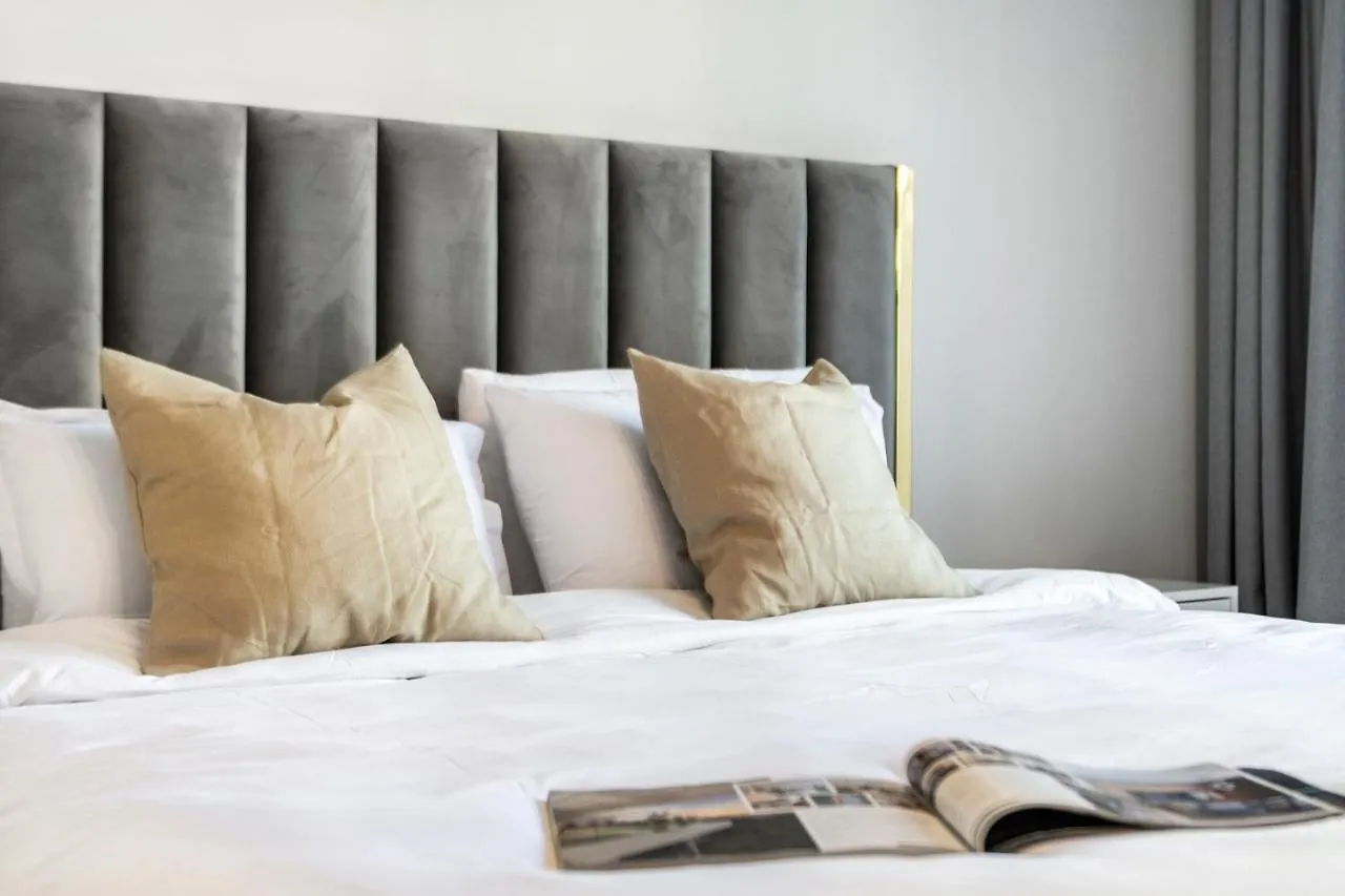 Spacious 2Br Flat, La Rive 2 Dubai Apartment